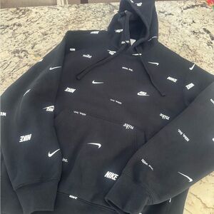 Nike Black Pullover with Logo size men’s M new without tags.